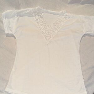 Elegant White Lace V-Neck Women's Top